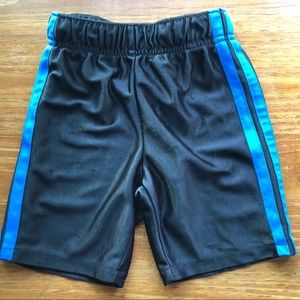 5/$15 🔹3T blue boy shorts for summer 🌞